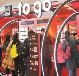首家彩妆无人店只卖网红爆款，却只要9.9元！